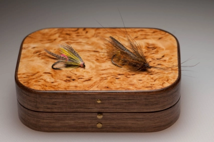 A box and two flies A box and two flies